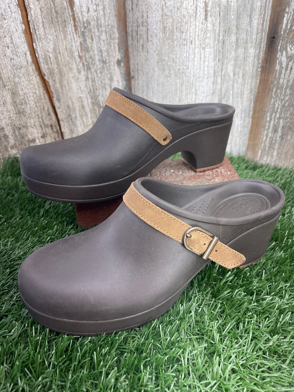 Crocs Sarah Clog Mule Brown Suede Trim Women's 9